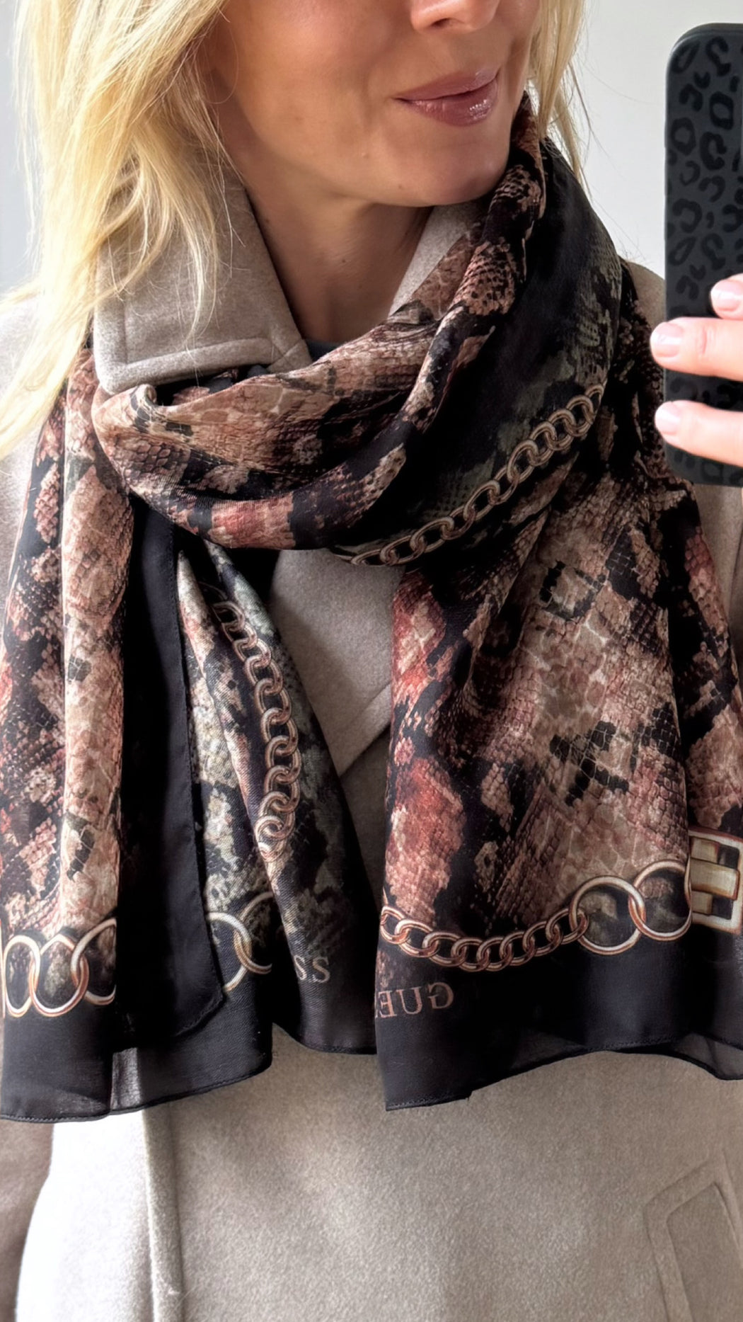 Guess animal print svarf AW5442POL03 - LTM