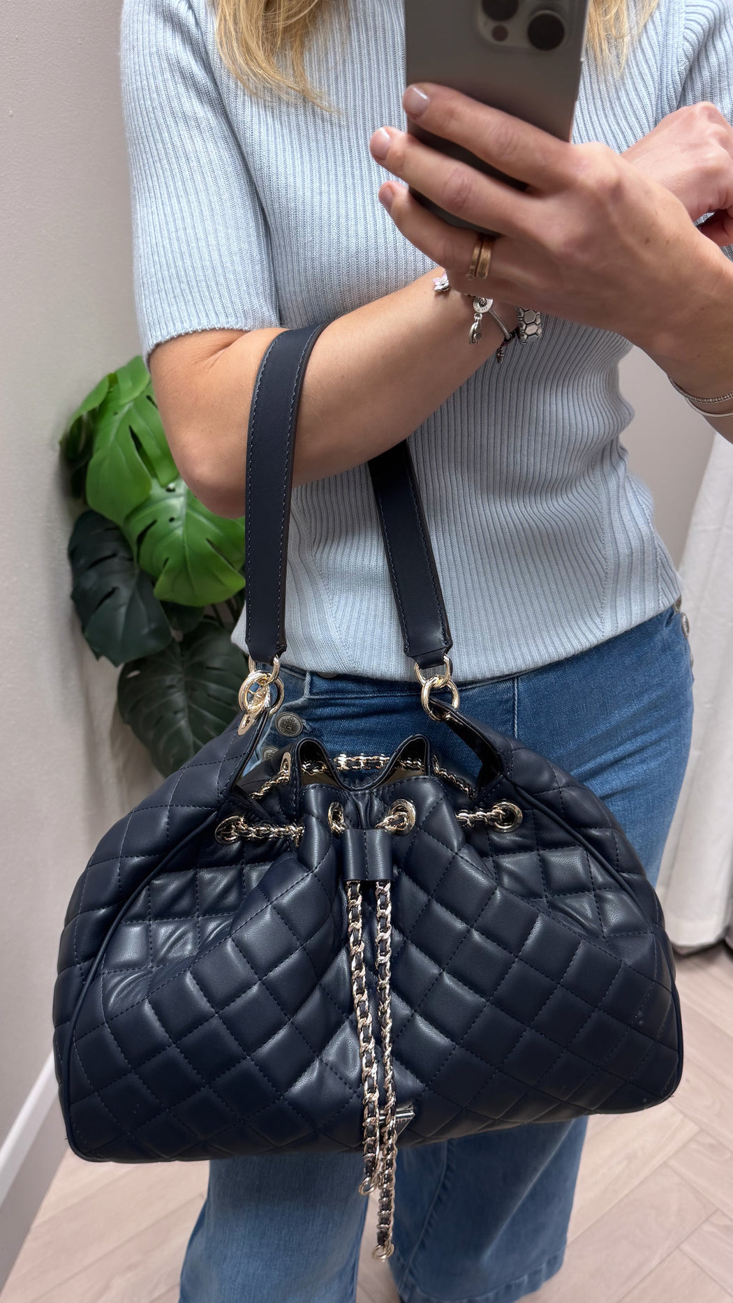 Guess Midnight JULIET Bag. QG245601