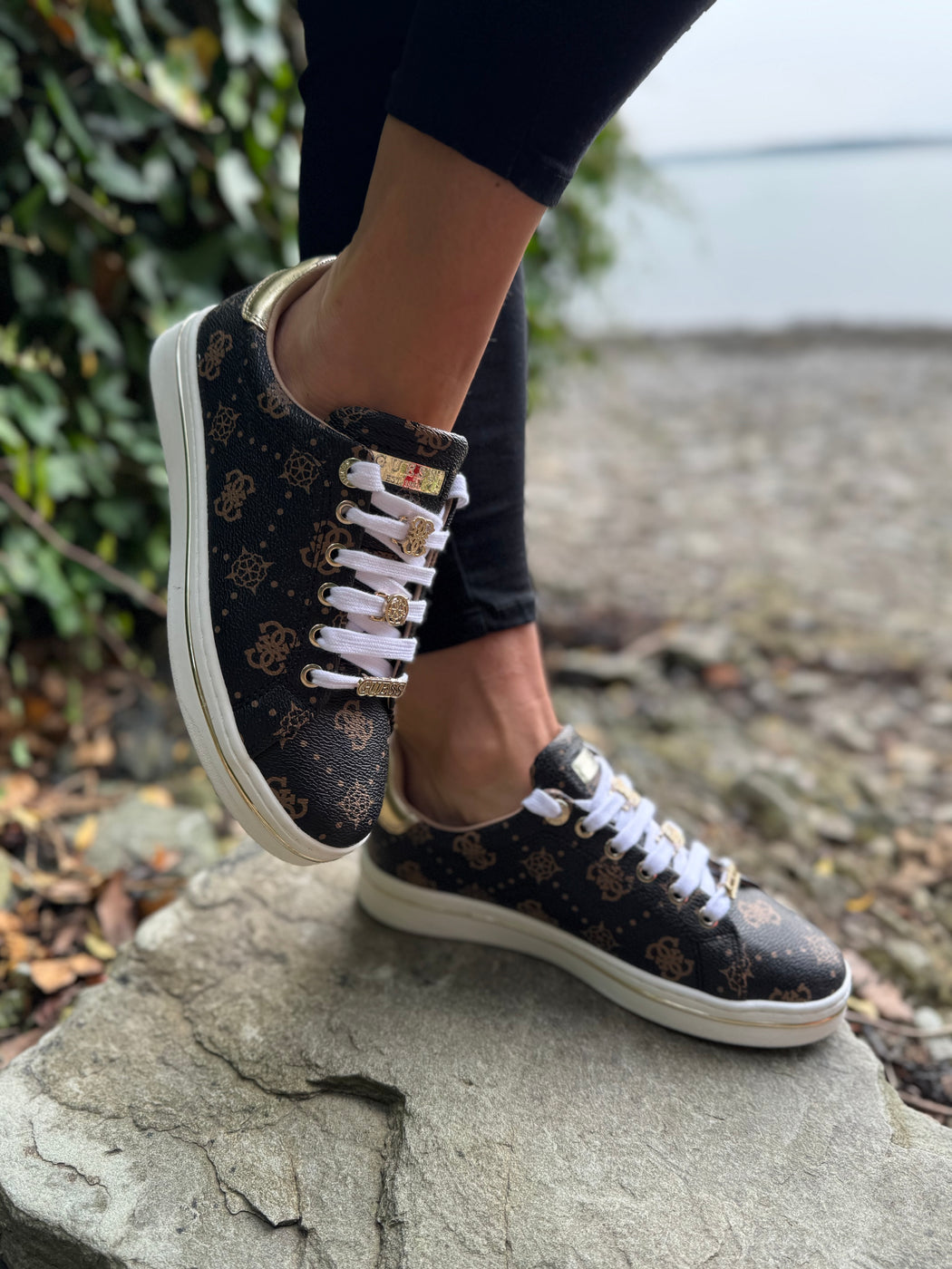 Guess logo sneaker