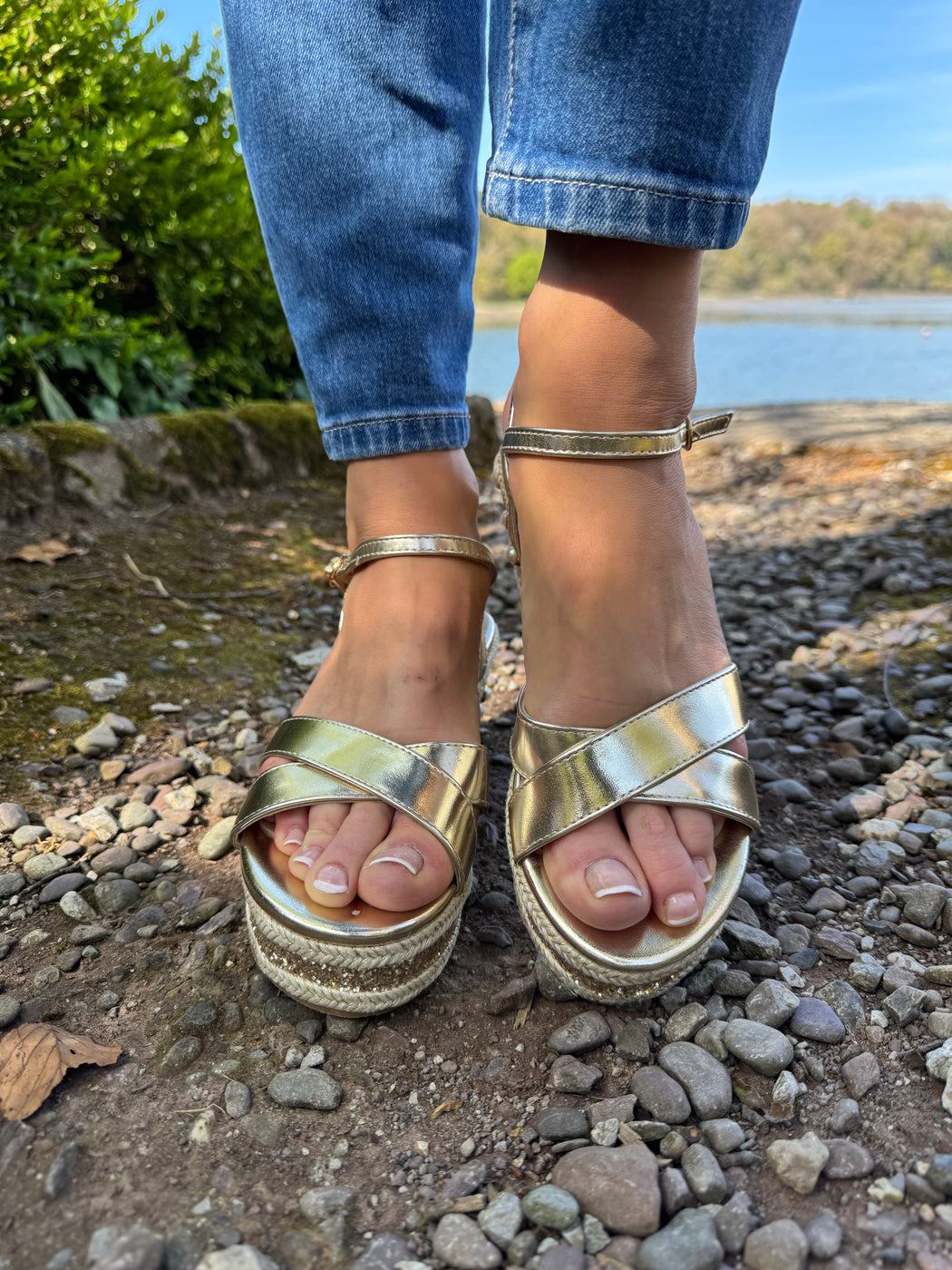 Clonalis gold weave wedge