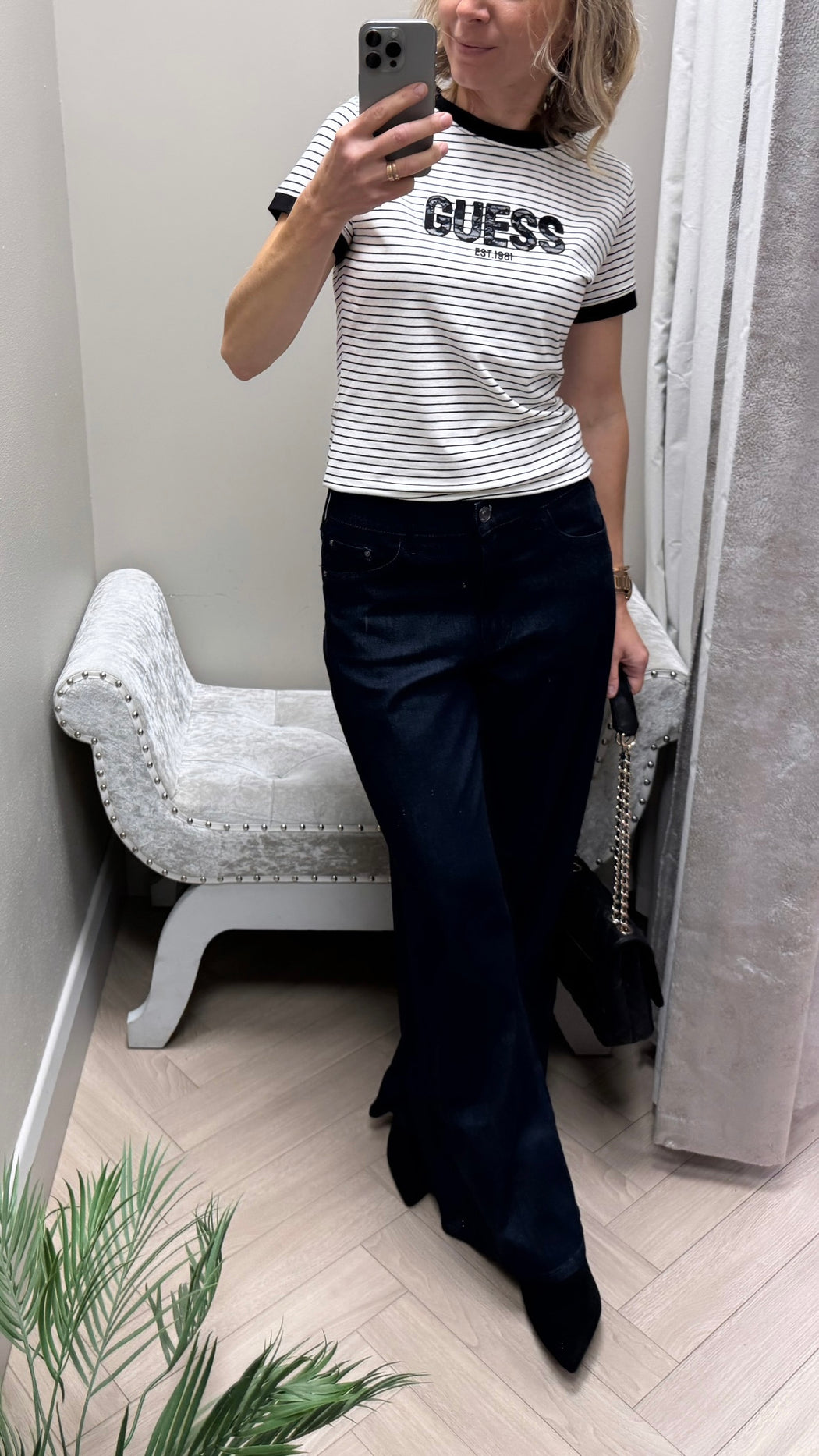 Guess dark indigo Jeans. W6BAJ5D2717