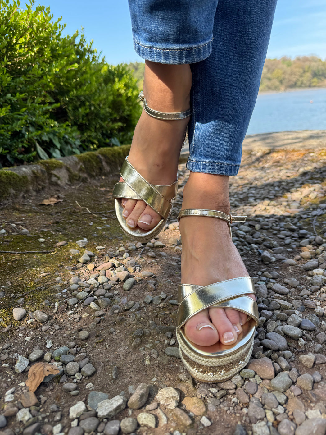 Clonalis gold weave wedge