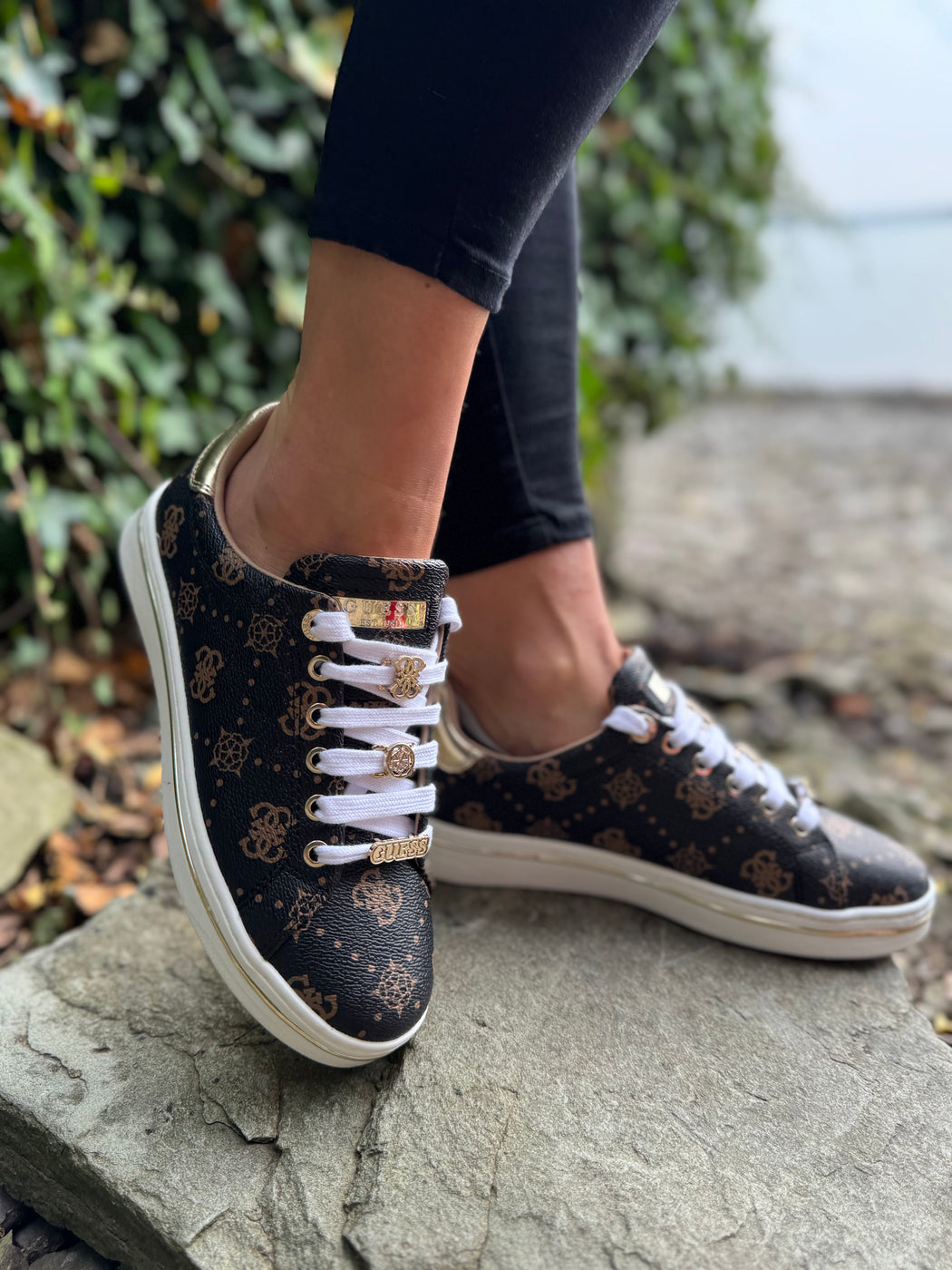 Guess logo sneaker