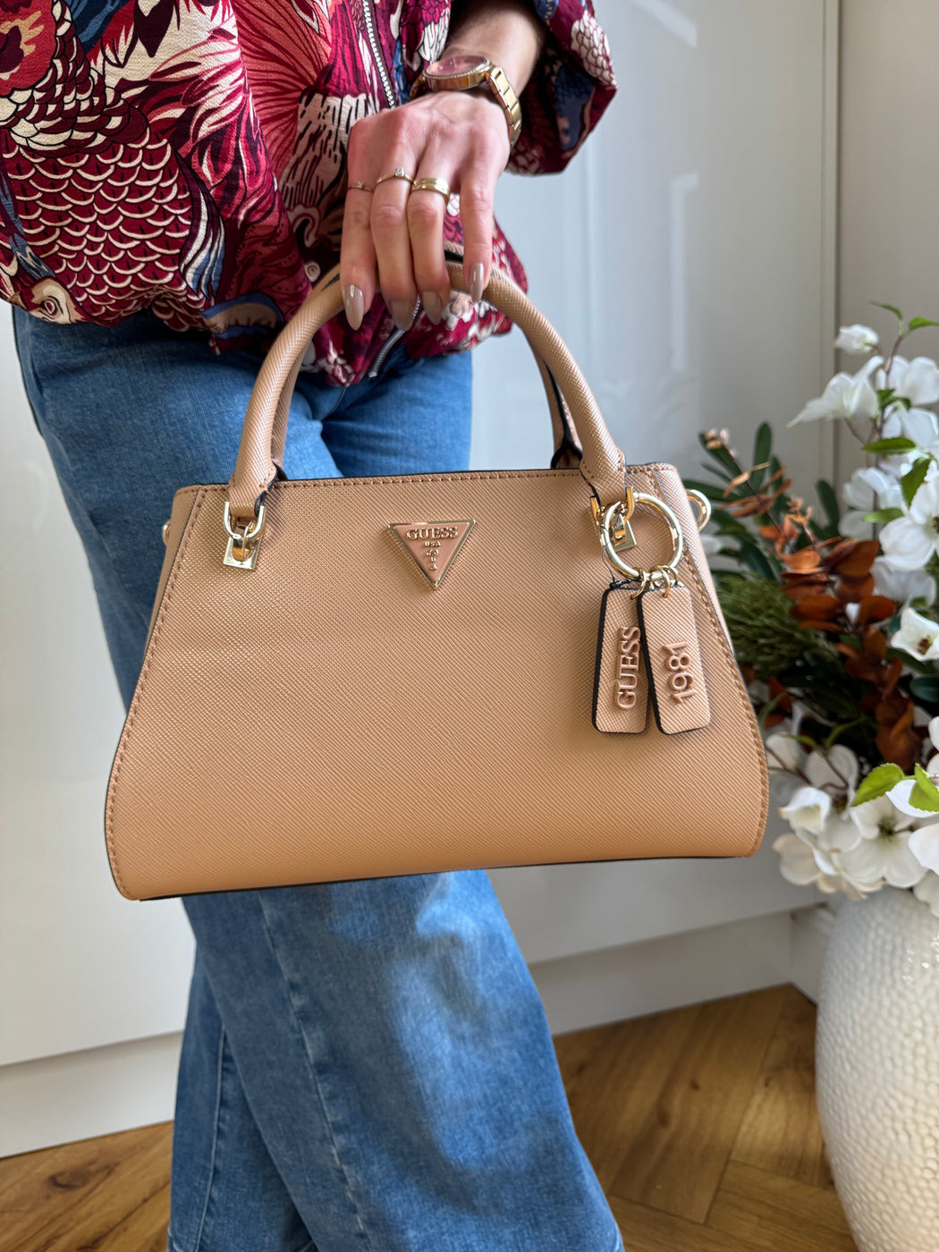 Guess beige noelle satchel bag ZG787907