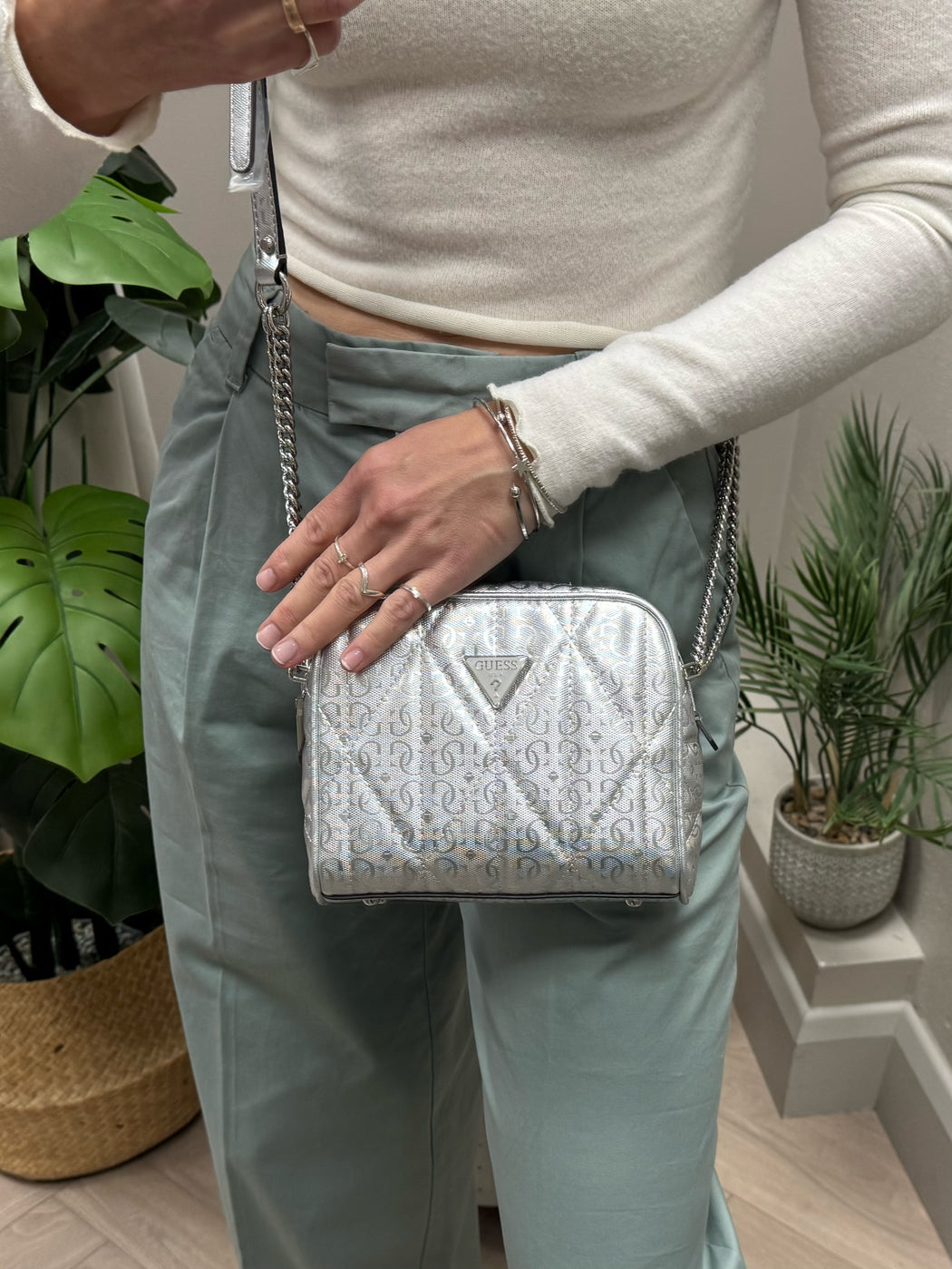 Guess Silver ALDINA Bag. GY966314