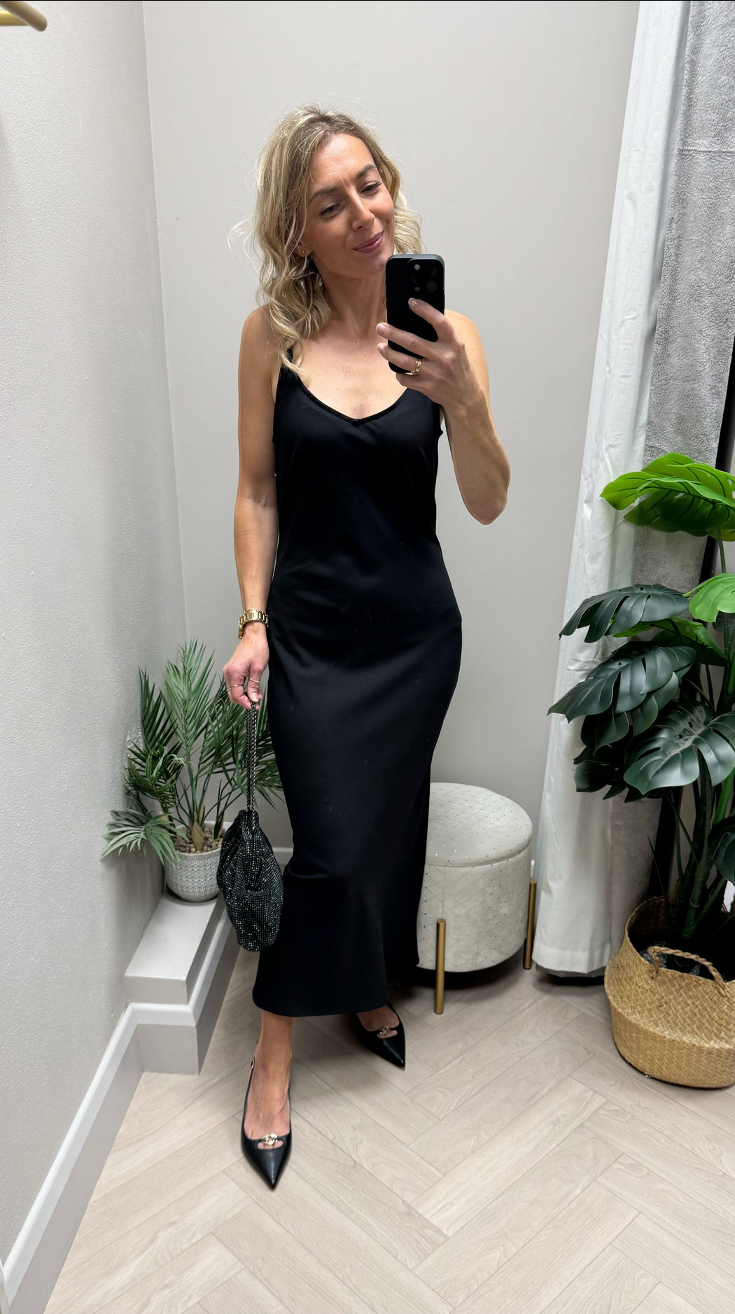 SIENNA MIDAXI DRESS IN BLACK