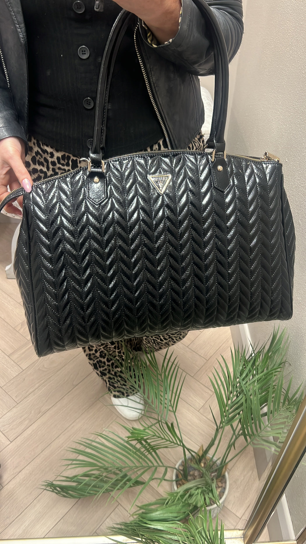 Guess Cheryl black travel tote Qn9720903