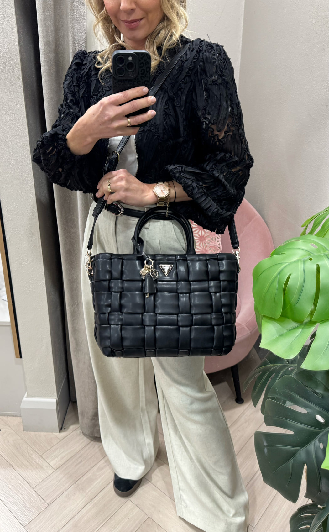 Guess Marion WG807206
BLACK bag