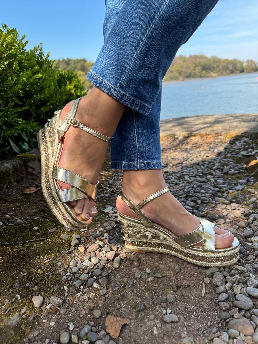 Clonalis gold weave wedge