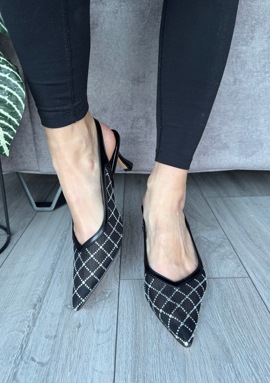 Kilda beach black jewels