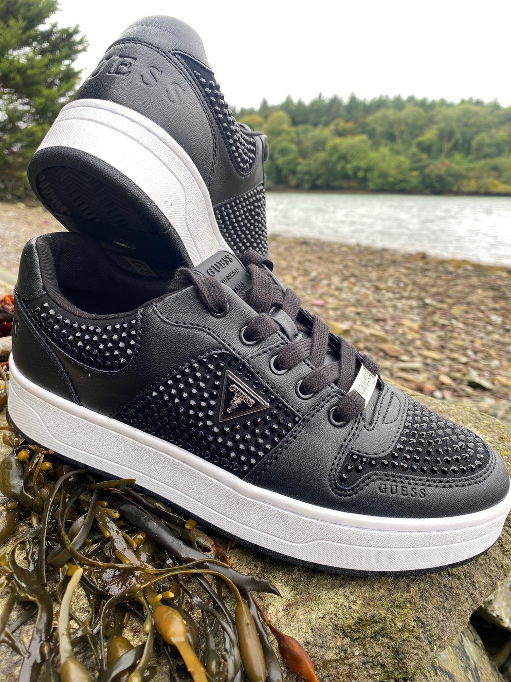 Flfnrsele12 guess black  trainer with rhinestones