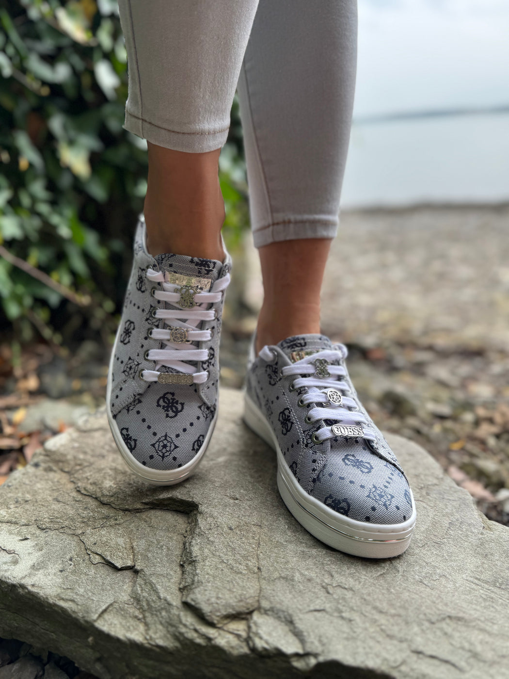 Guess navy silver logo sneaker flytss2fal12