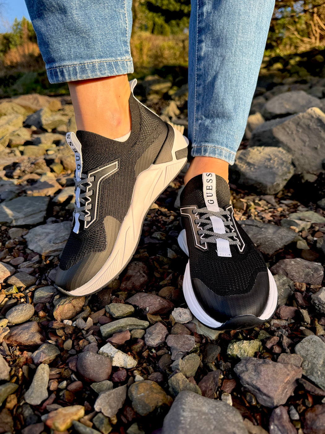 Guess black/white trainer