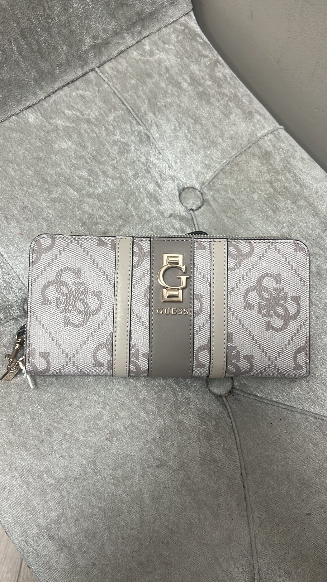 Guess ERENIA TAUPE Logo Wallet. SO7838146.