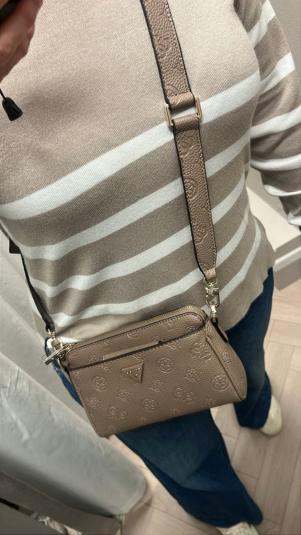 Guess dark taupe logo pd988872