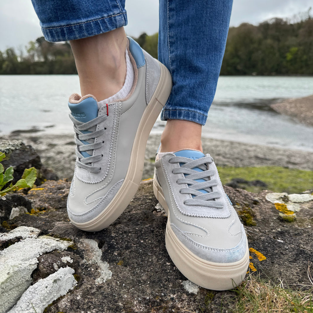 Eighty Chalky Blue Runners