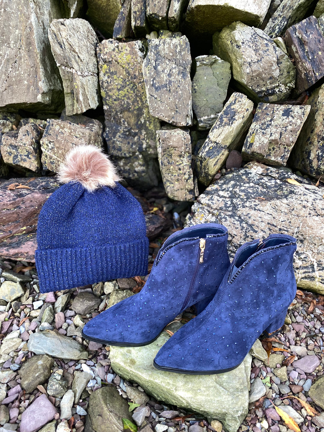 Pamela navy pom hat