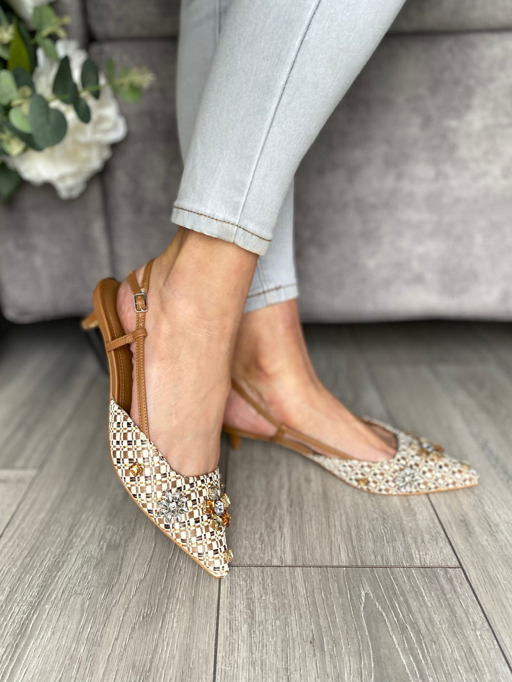 FLPJSNFAB03 Guess Brown Embellished Slingbacks.