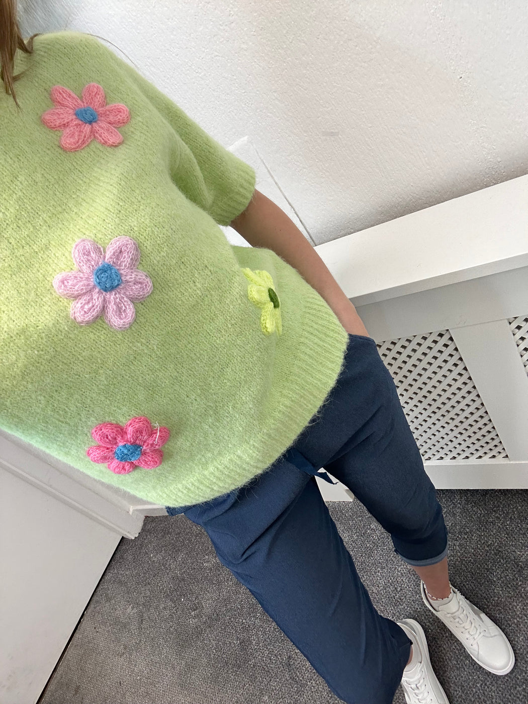 D20036 lime green daisy knit