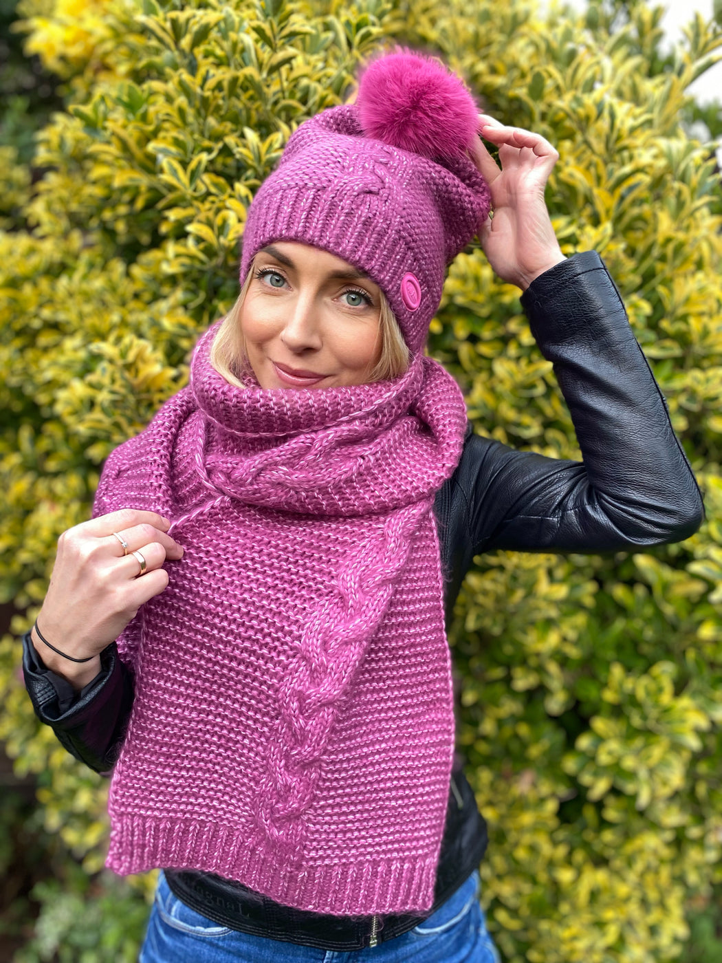 Guess cable knit Pom Pom in magenta