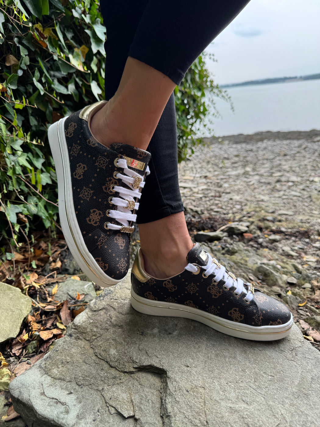 Guess logo sneaker