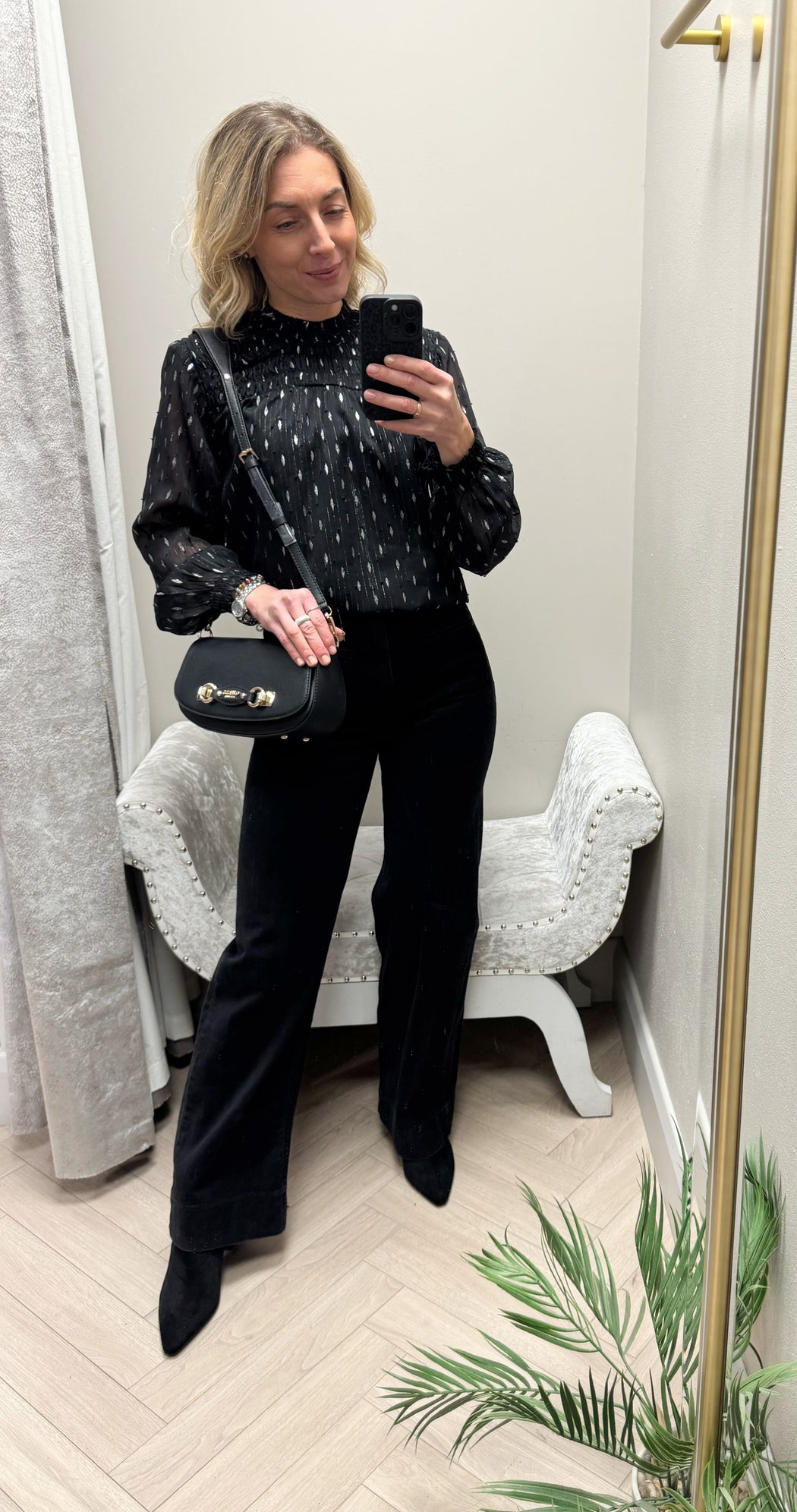 Guess Black MIMINA Bag. BG801520