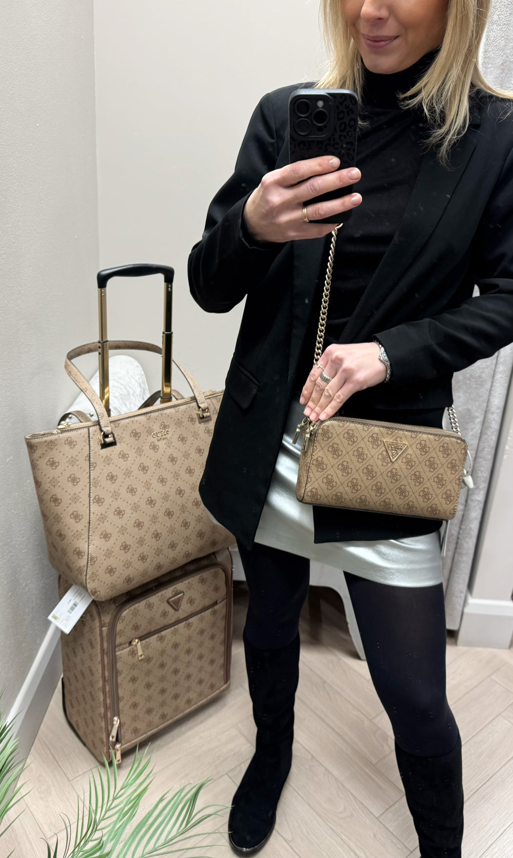 Guess Latte CALEBRA Travel Bag. LP9536024.