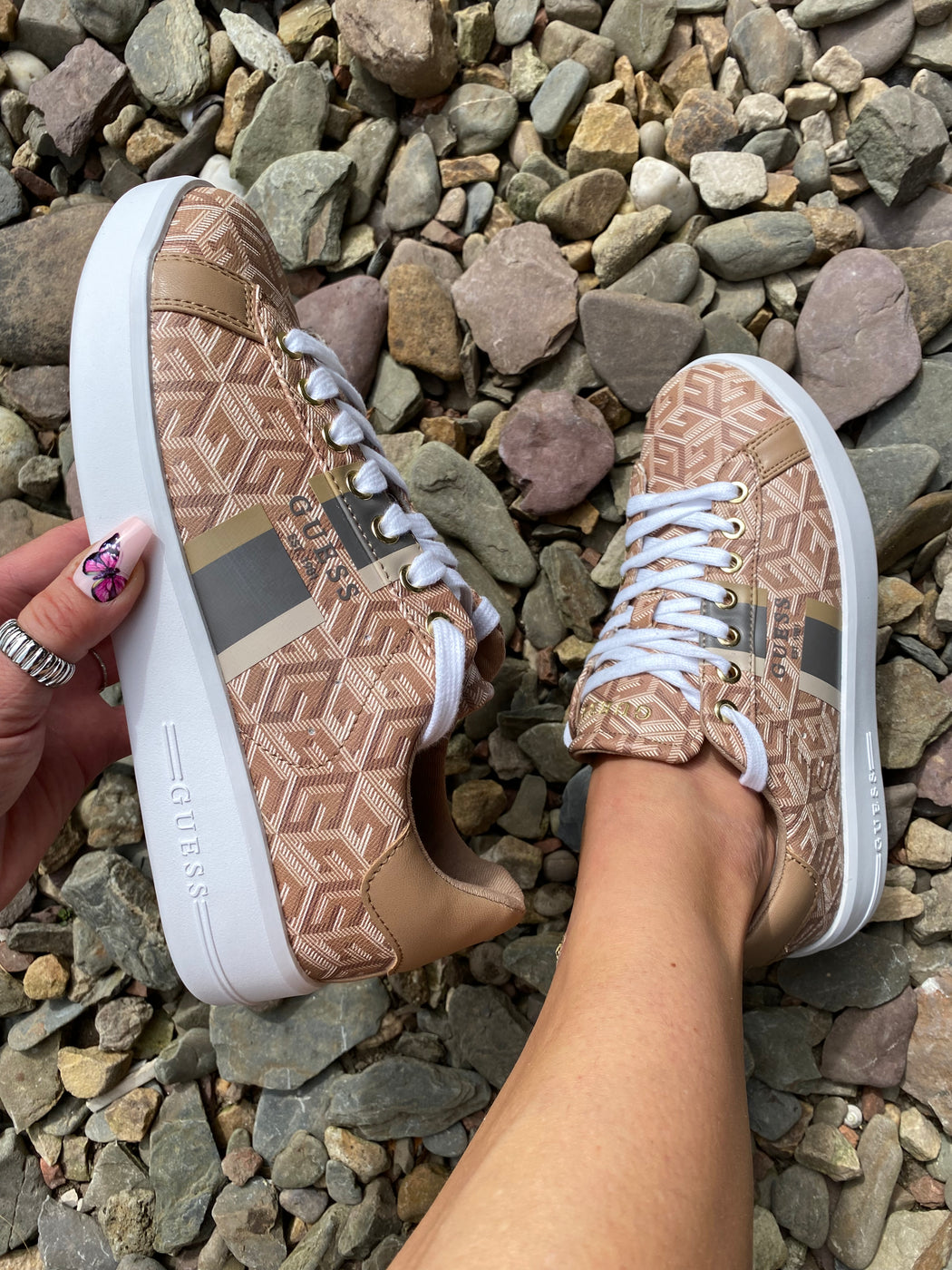 FL7RYNFAL12 Guess taupe trainers