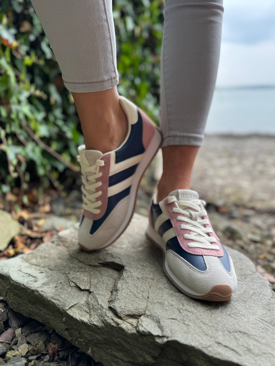 Guess pink/navy trainers FLTSAPLEP12