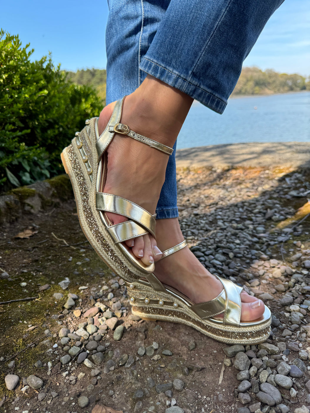 Clonalis gold weave wedge