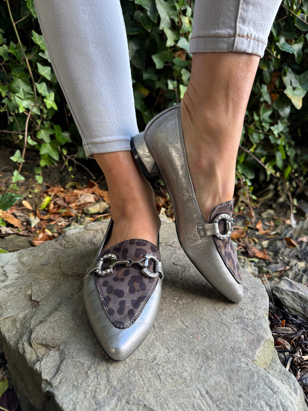 Dalat one Silver cheetah pointed loafer