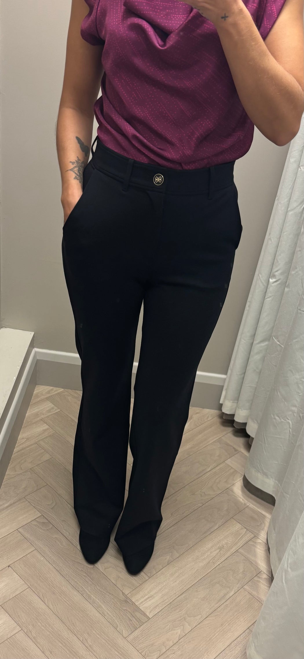Chrissy Guess Logo Chain Trousers. W6BB2K6213