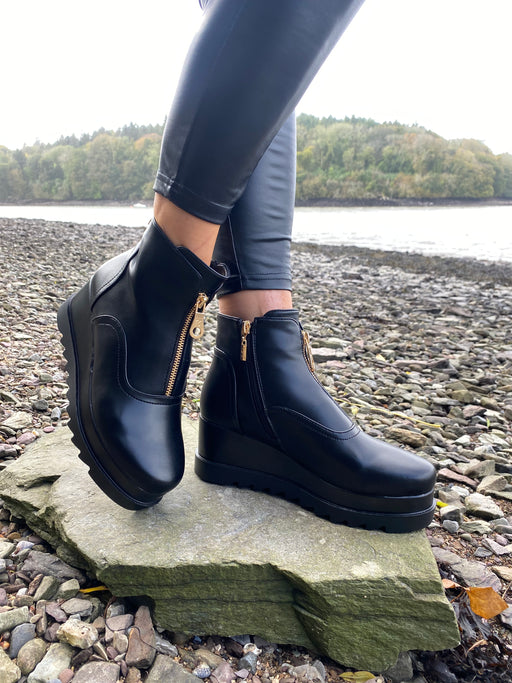 Portaferry black boots