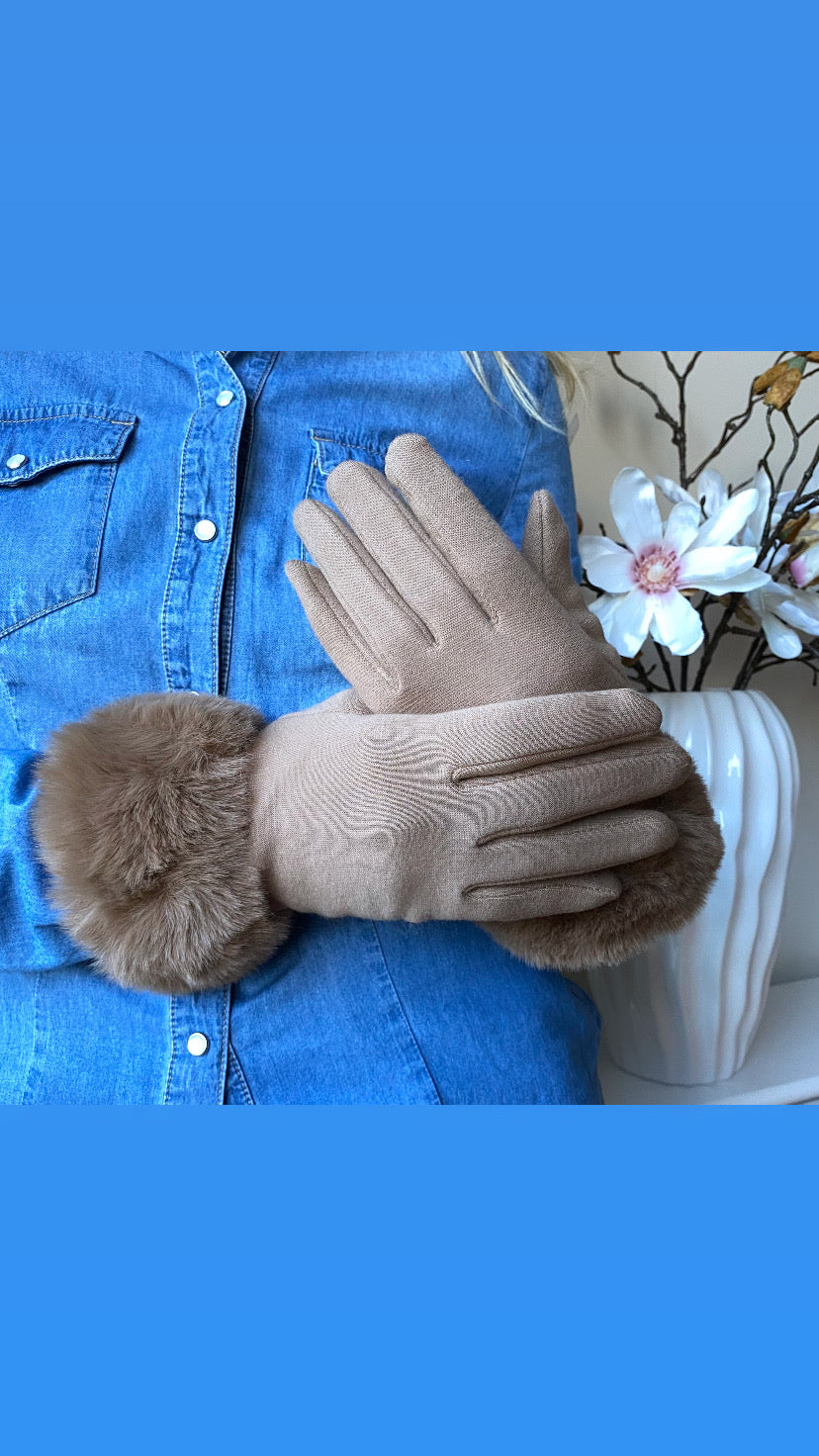 Amelia beige faux fur gloves