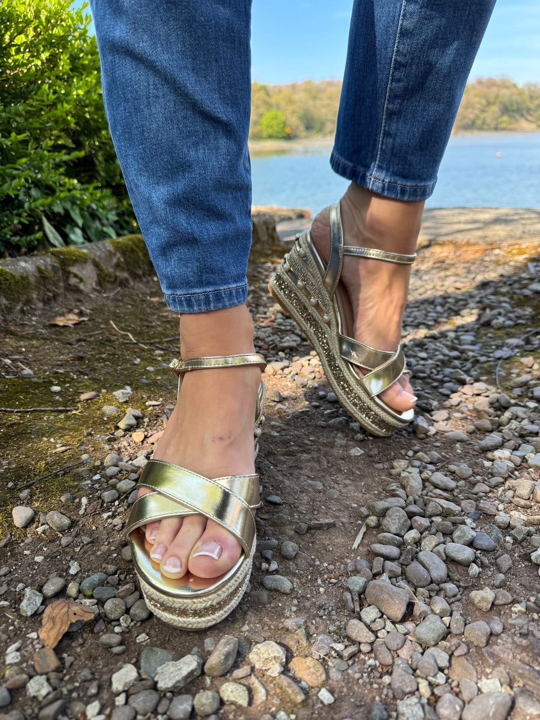 Clonalis gold weave wedge
