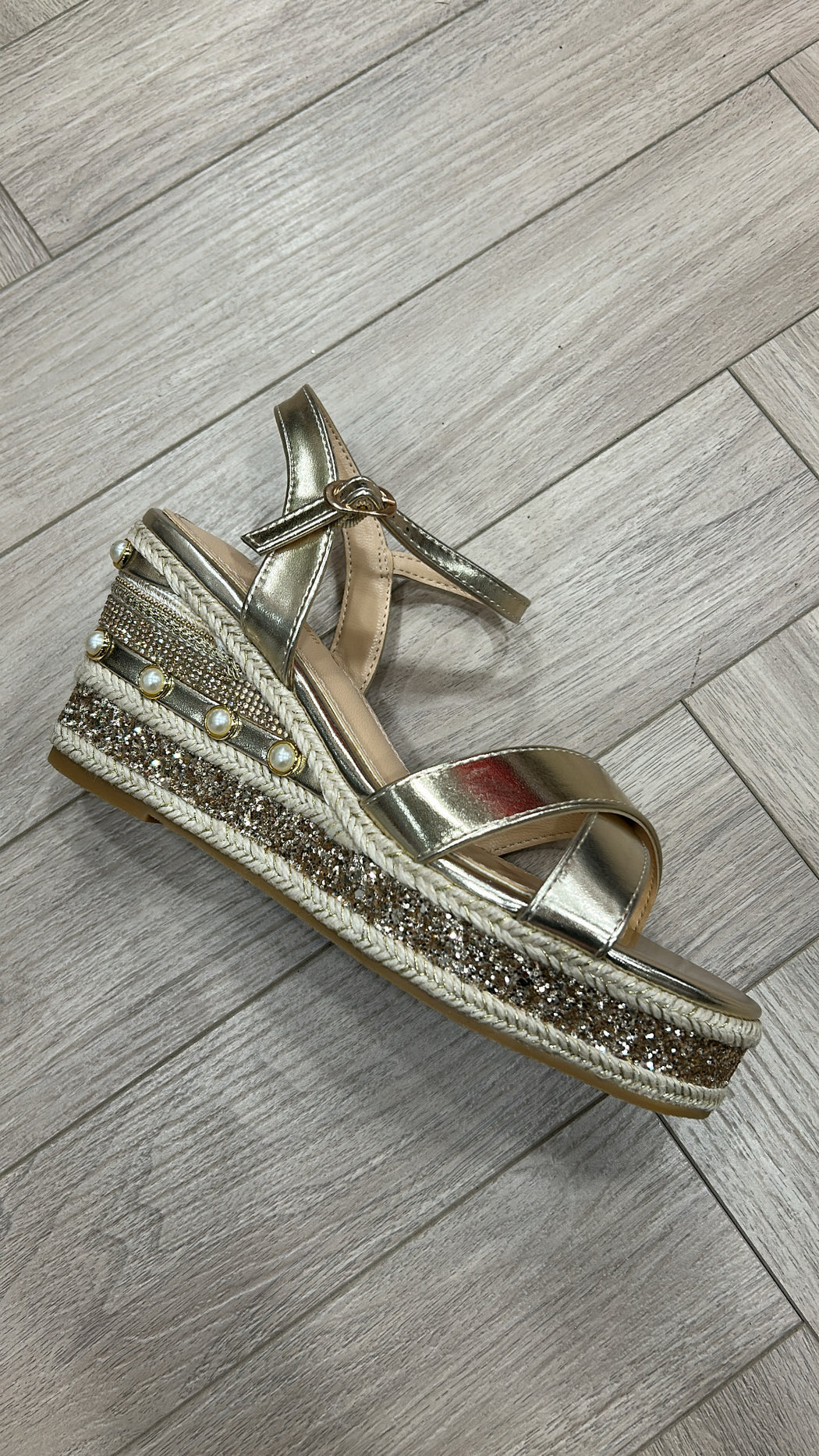 Clonalis gold weave wedge