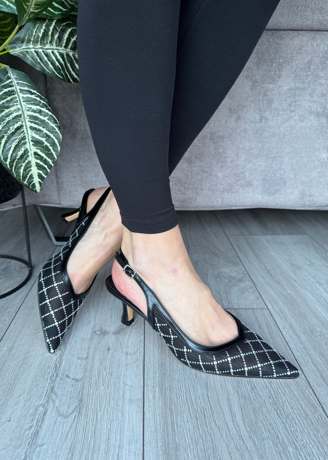 Kilda beach black jewels