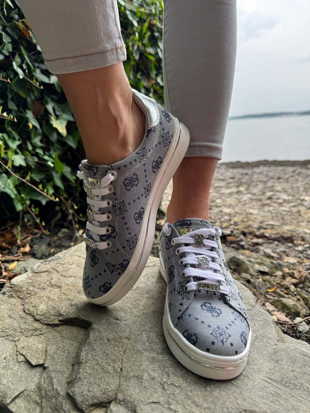 Guess navy silver logo sneaker flytss2fal12