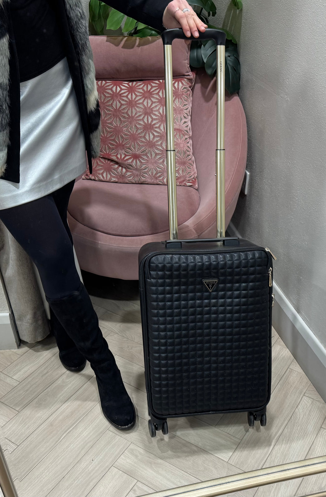 Guess nadira cabin luggage qg8424983