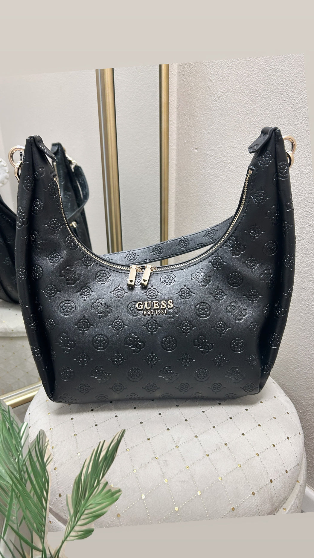 Guess Black Logo Bag. PD966502