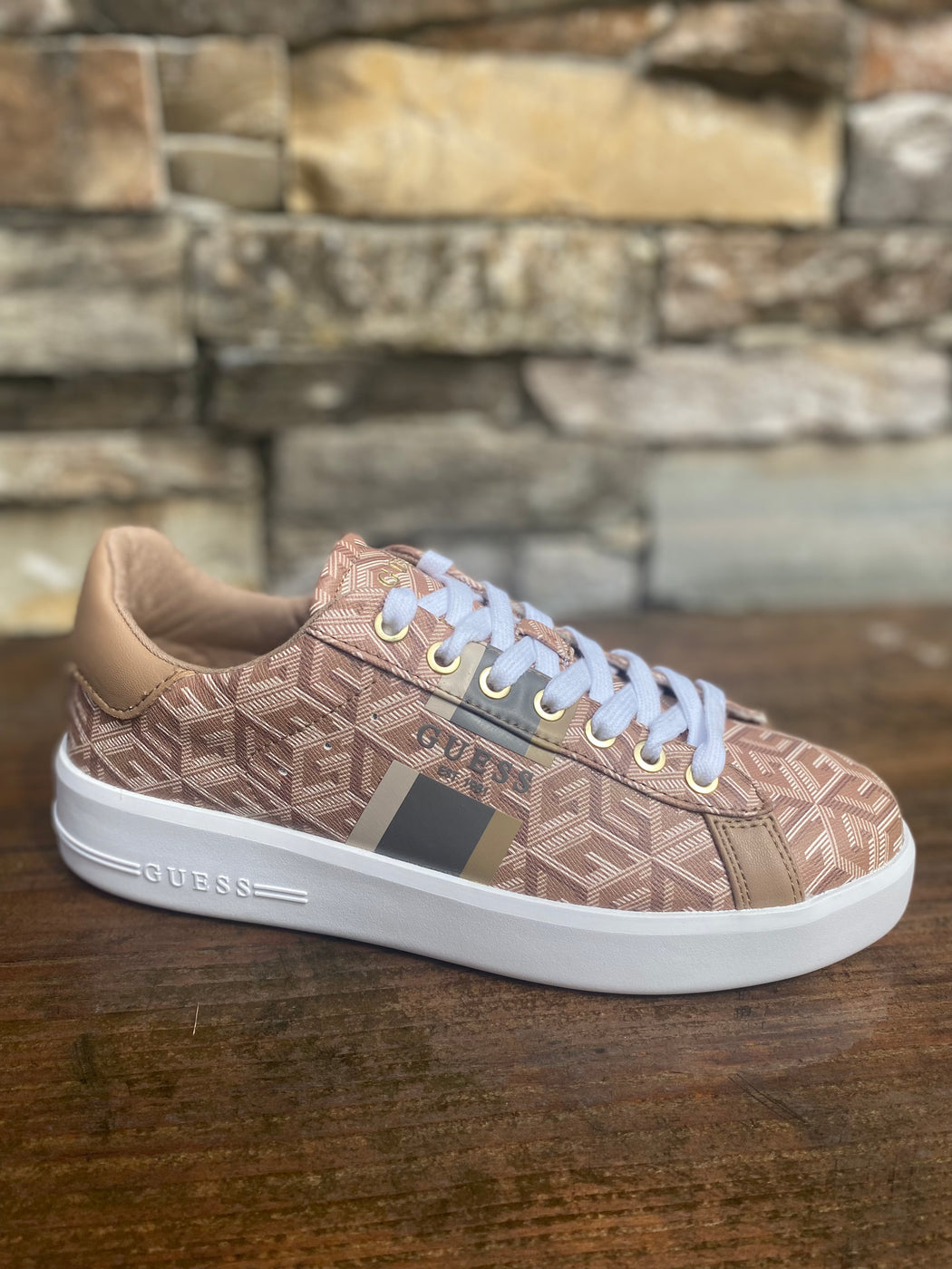 FL7RYNFAL12 Guess taupe trainers