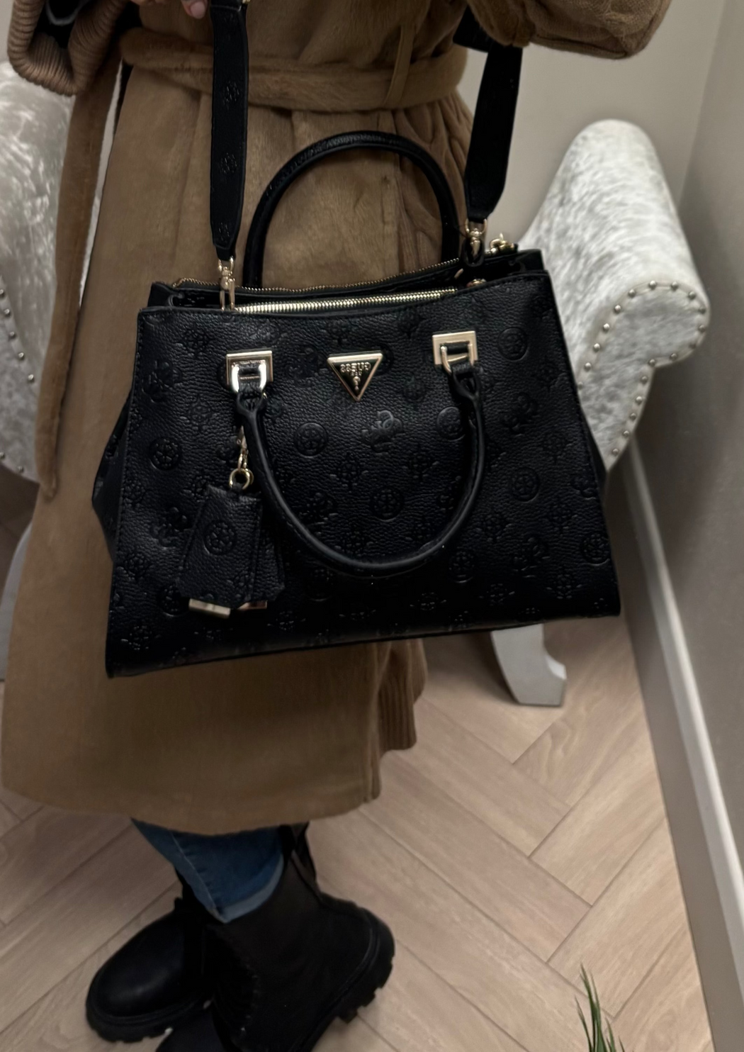 Guess Black Logo CRESIDIA Bag. PD988807