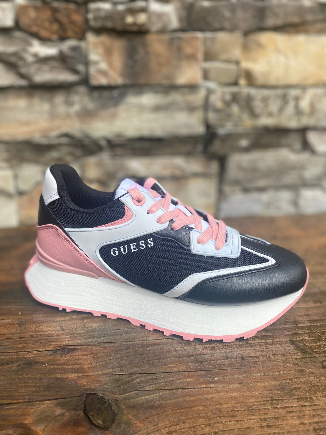 FL7UCHELE12 Guess black pink trainers