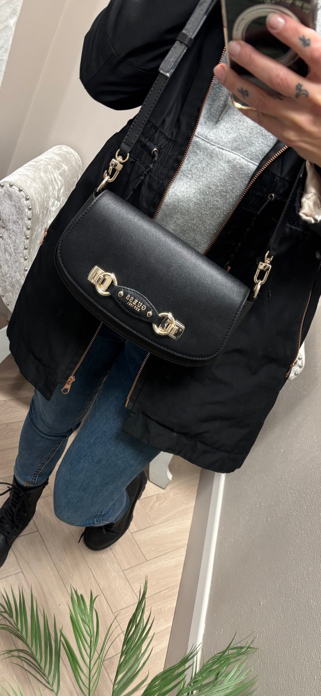 Guess Black MIMINA Bag. BG801520