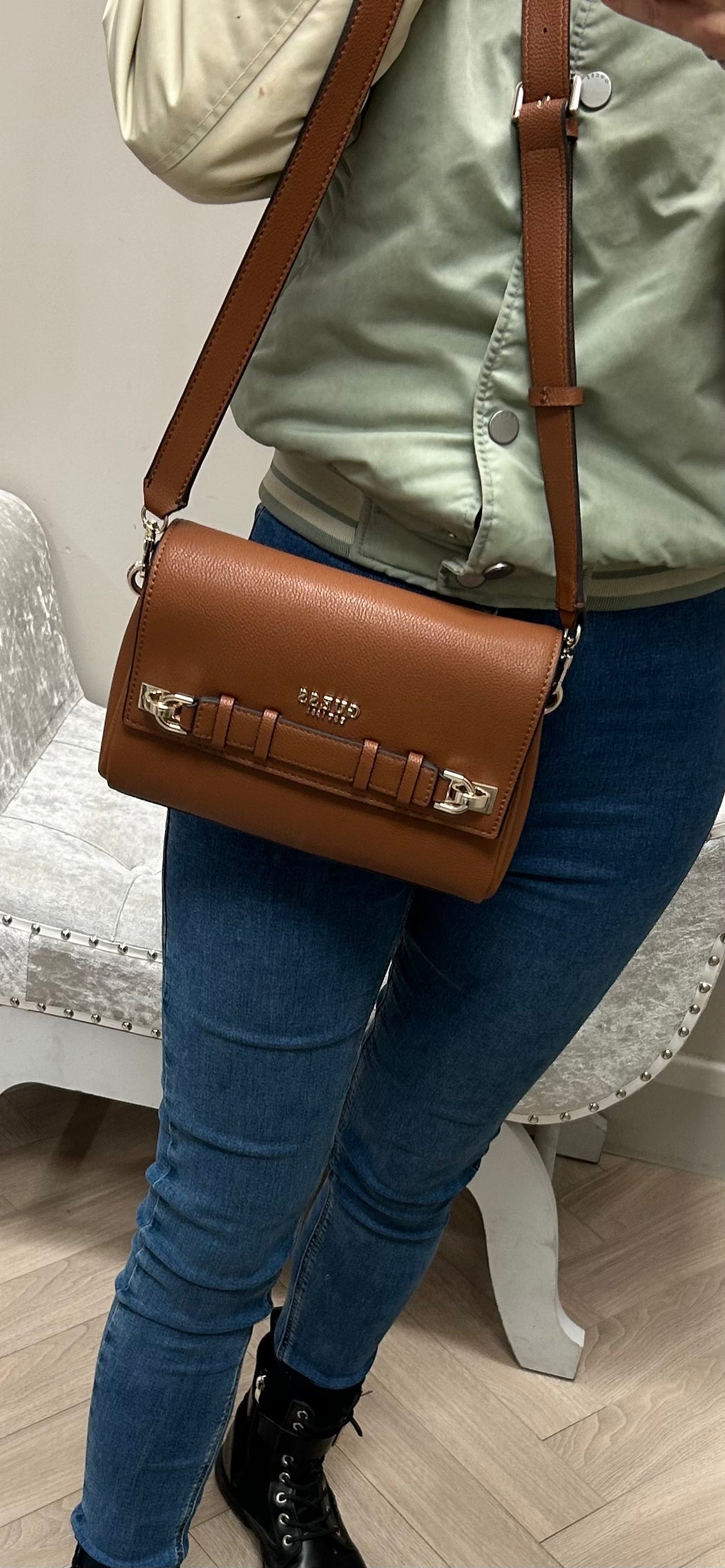 Guess Cognac GREGORIA Bag. BG854620.