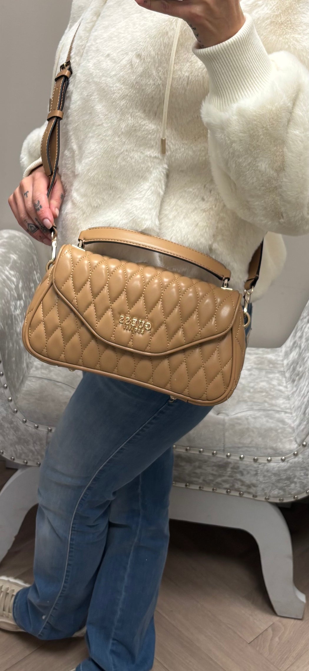 Guess Beige VALLA Bag. QG812220