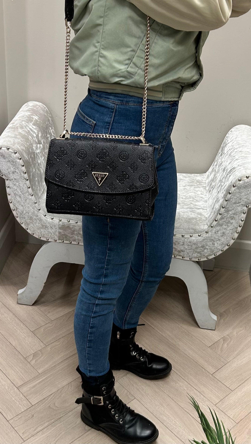 Guess Black CRESIDIA Bag. PD988821