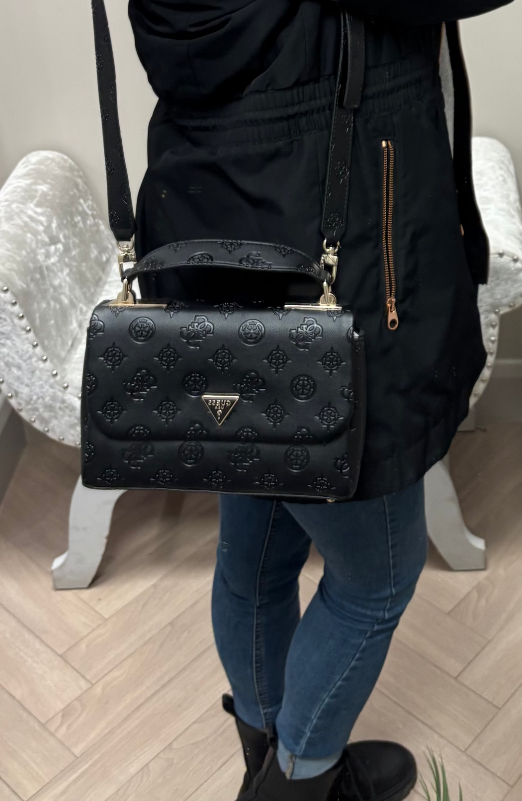 Guess Black Logo TISHA Bag. PD776420.