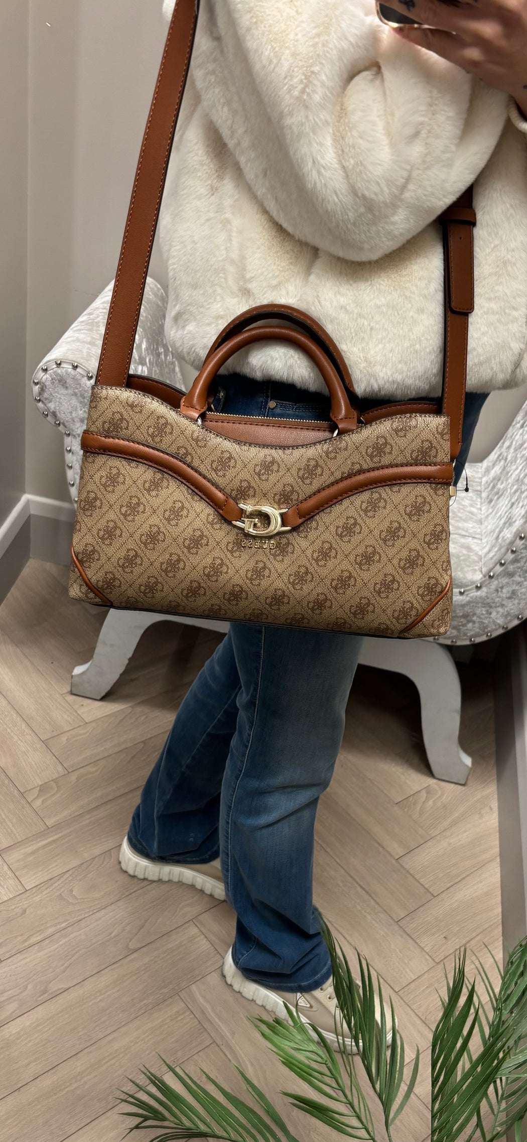 Guess Latte Logo DEA  Bag. SG799306