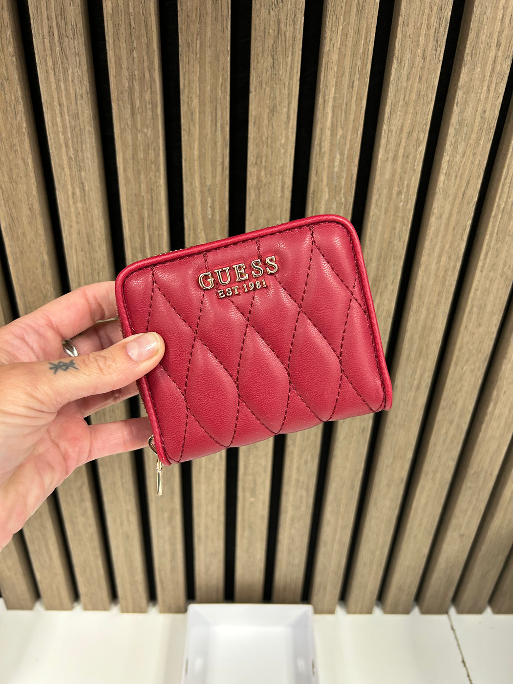 Guess Red VALLA Wallet. QG8122137